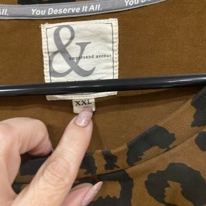 Only worn 1 time just wasn’t my style but it’s very cute and comfortable.